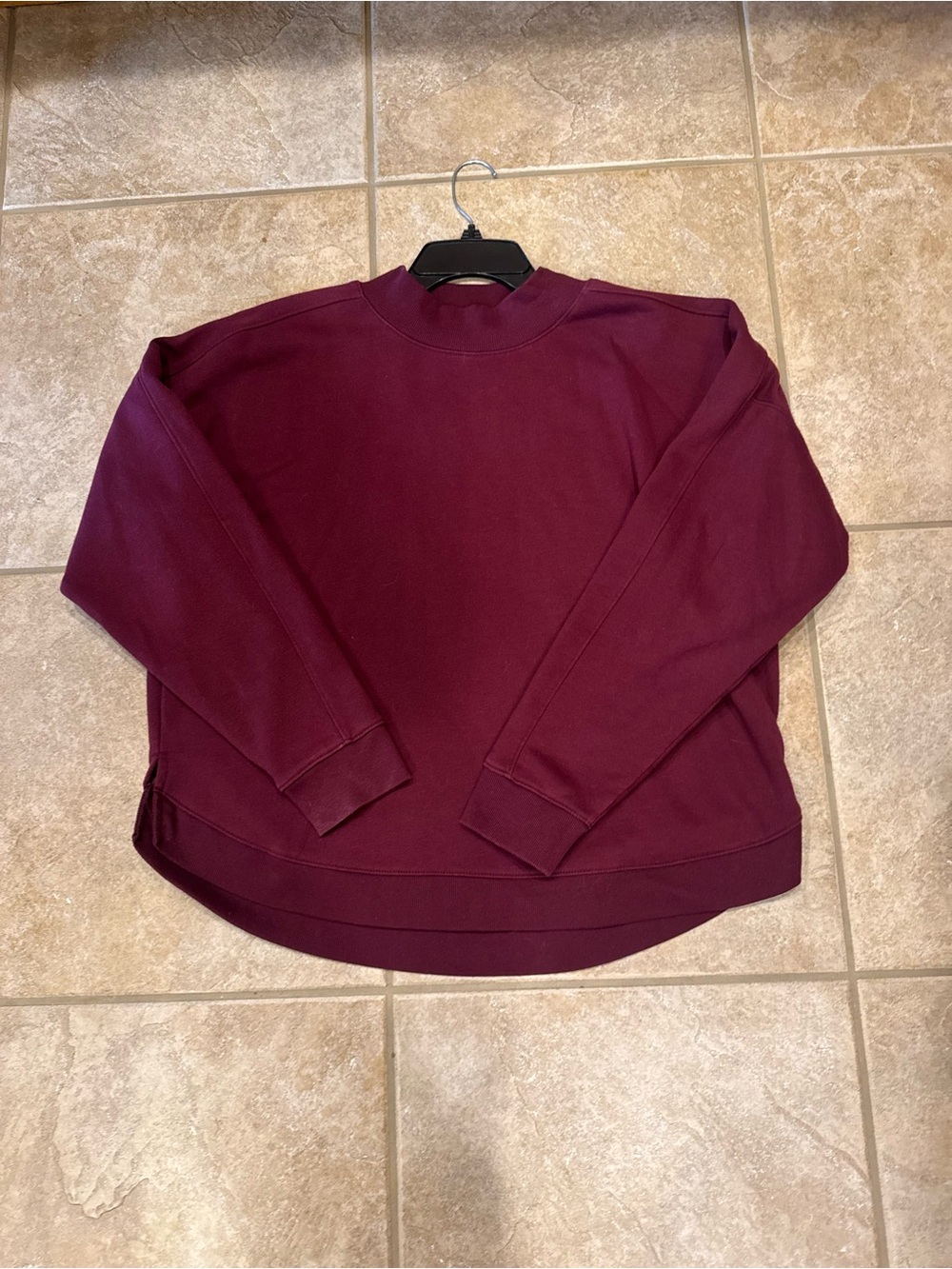 tek gear Women's Crewneck Sweatshirt in Burgundy